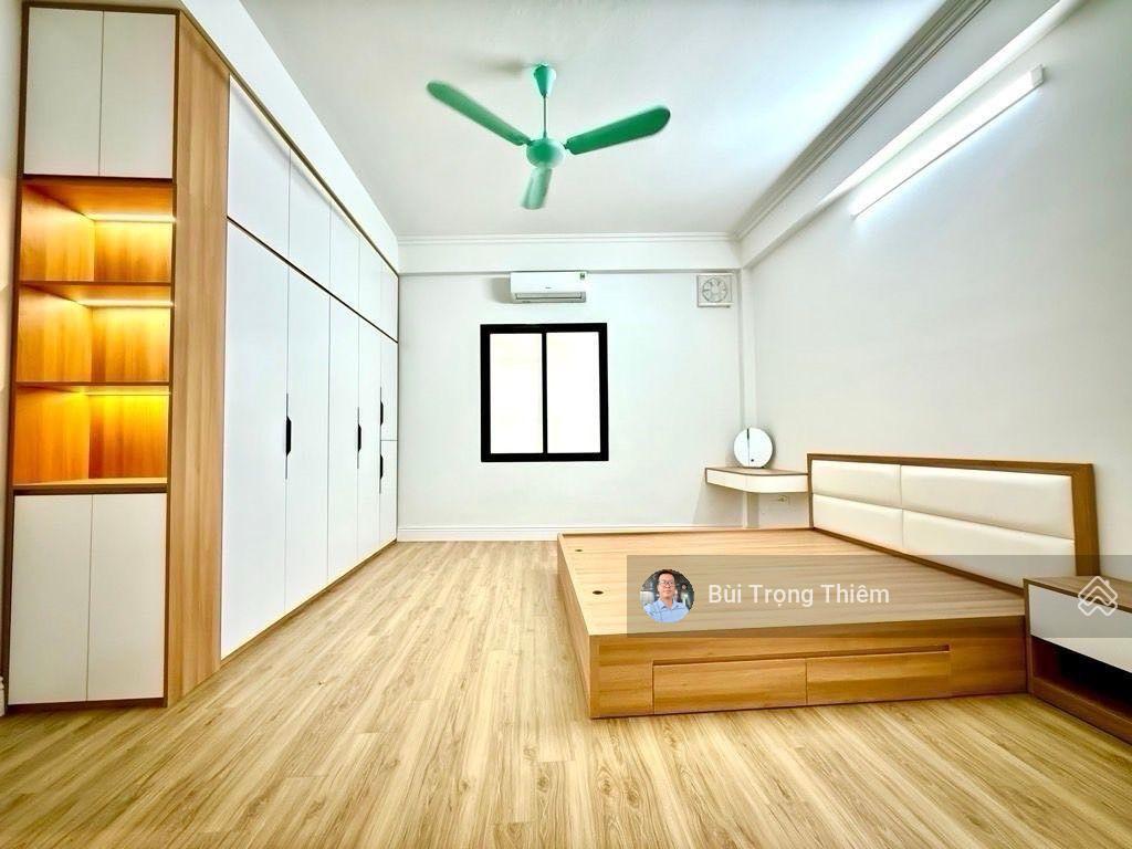 Bán nhà 5 tầng dân xây cạnh hồ phường Bồ Đề, Long Biên gần cầu Chương Dương và phố cổ Ngọc Lâm Bán nhà 5 tầng dân xây cạnh hồ phường Bồ Đề, Long Biên gần cầu Chương Dương và phố cổ Ngọc Lâm