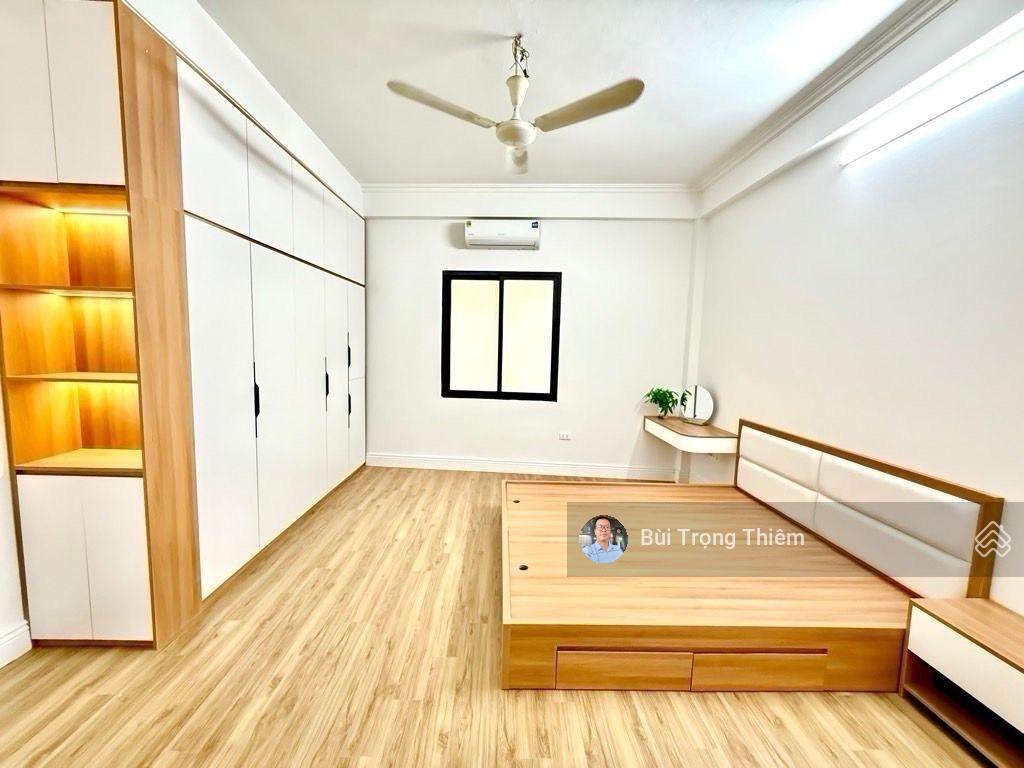 Bán nhà 5 tầng dân xây cạnh hồ phường Bồ Đề, Long Biên gần cầu Chương Dương và phố cổ Ngọc Lâm Bán nhà 5 tầng dân xây cạnh hồ phường Bồ Đề, Long Biên gần cầu Chương Dương và phố cổ Ngọc Lâm