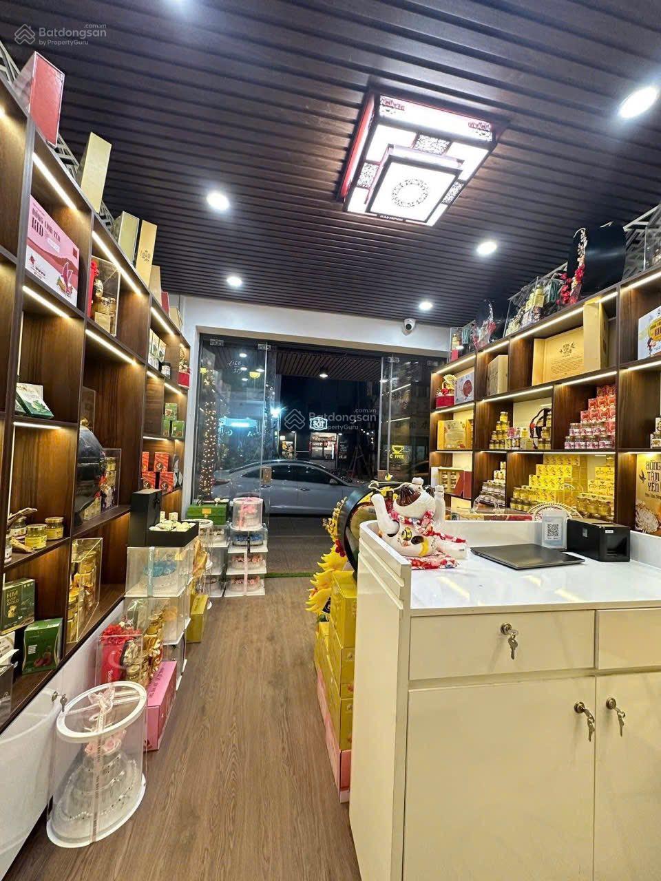 Cho thuê nhà mặt phố Ngọc Lâm - 15 triệu - thích hợp kinh doanh VP, các mặt hàng sạch sẽ, nail mi