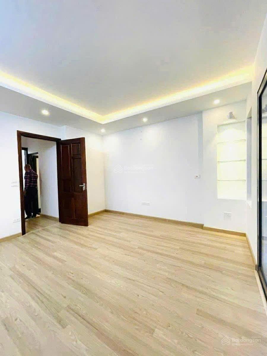 Bán nhà phố Lạc Long Quân Tây Hồ. 40m2 - 5 tầng - mặt tiền 4.3m vị trí đẹp về ở ngay!