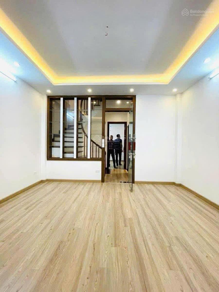 Bán nhà phố Lạc Long Quân Tây Hồ. 40m2 - 5 tầng - mặt tiền 4.3m vị trí đẹp về ở ngay!