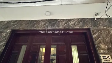 Bán nhà phố Lạc Long Quân Tây Hồ. 40m2 - 5 tầng - mặt tiền 4.3m vị trí đẹp về ở ngay!