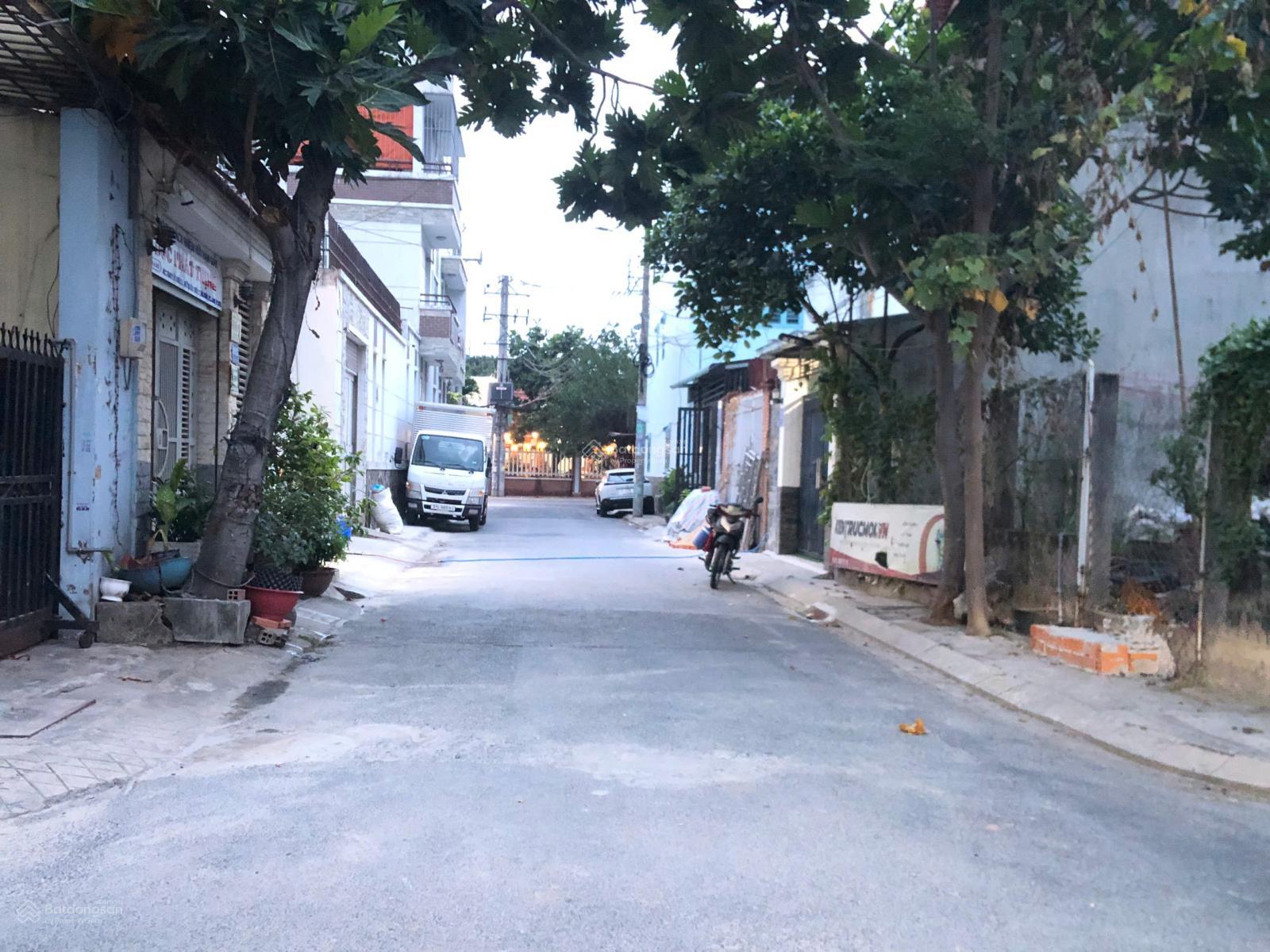 Bán nhà Dt: 5.8m x18m, SHR, Khu Nhà Lầu, đối diện Quán Cô Chủ Nhỏ, Giá 4.7 tỷ tl. đường nhựa 7m,