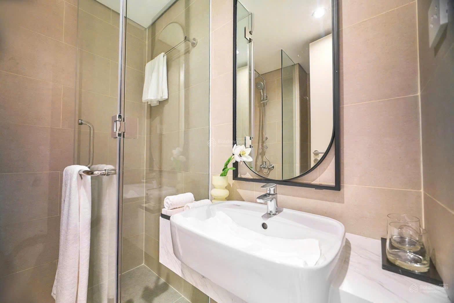 Cho thuê căn 1 ngủ 1 khách, Hoàn Kiếm - 40m2 - full đồ - thang máy - giá 9 triệu