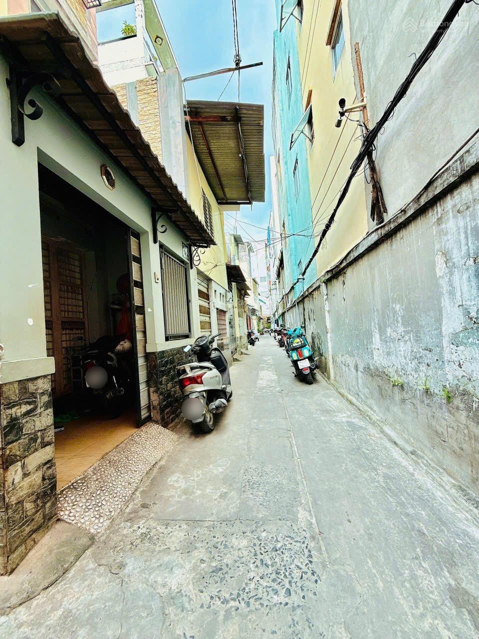 Nhà bán căn góc 4 Tầng-3,4 11,8-Dt đất:40m2- 5 Pn,3 Wc-Hẻm Lê Hông Phong P2Q5( ô tô đậu 40m)- SHHC