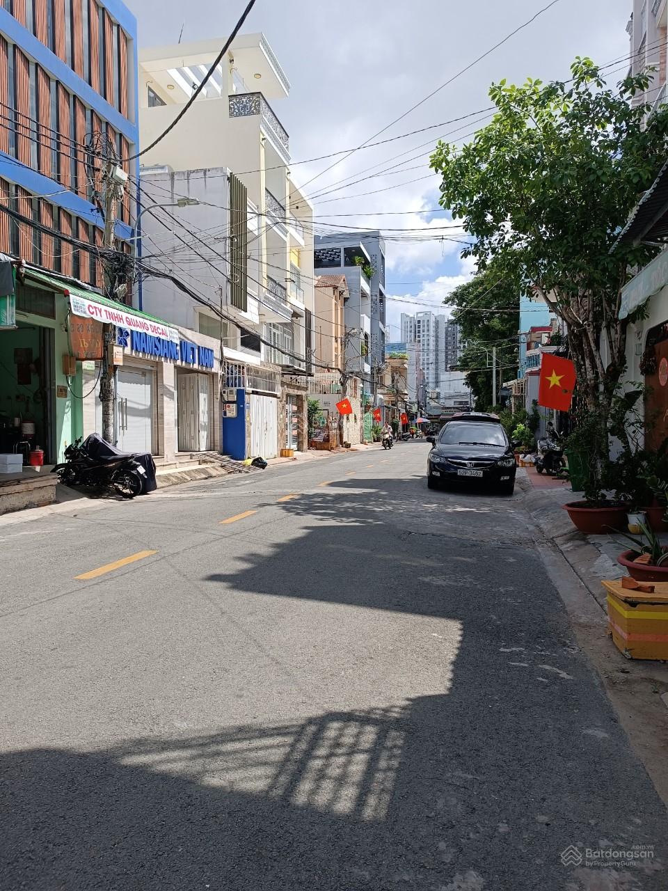 Đường 12m thông đường Tô Hiệu, phường Hiệp Tân DT 4,3mx24m giá 8,9 tỷ