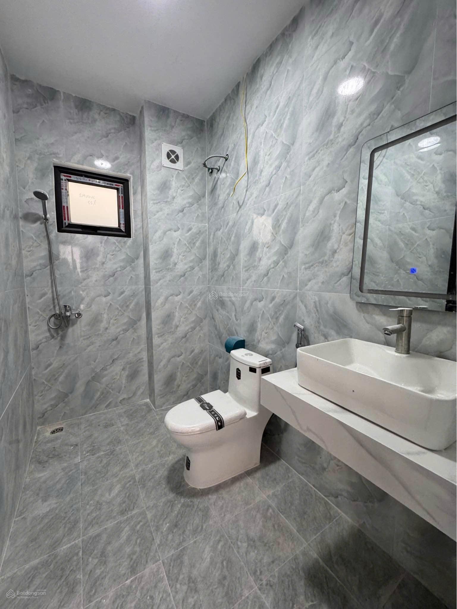 BÁN NHÀ 35m²- GẦN Ql6 & ĐH THỂ DỤC THỂ THAO-CẠNH ĐƯỜNG THÔNG Ô TÔ TRÁNH,FULL NỘI THẤT