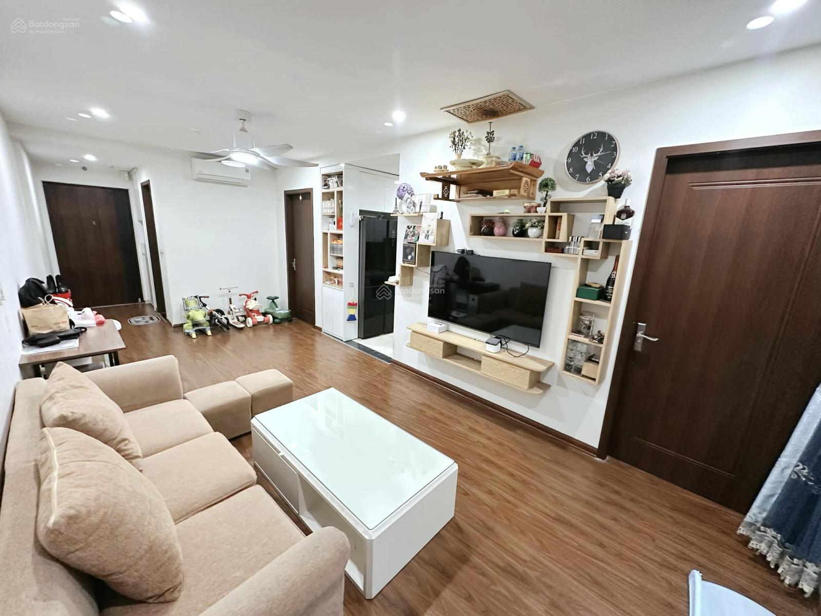 Chính chủ cần bán gấp căn hộ 65m2 full nội thất xịn tại Hanoi Homeland. Chính chủ cần bán gấp căn hộ 65m2 full nội thất xịn tại Hanoi Homeland.