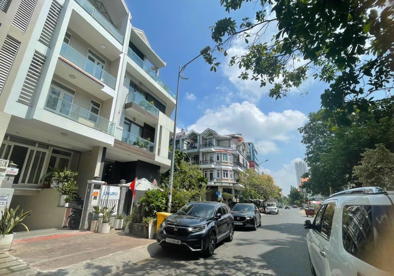 Bán giá tốt nhất thị trường 28tỷ5 nhà phố Himlam Đường 14m, nhà full nội thất LH: 0908 935 ***