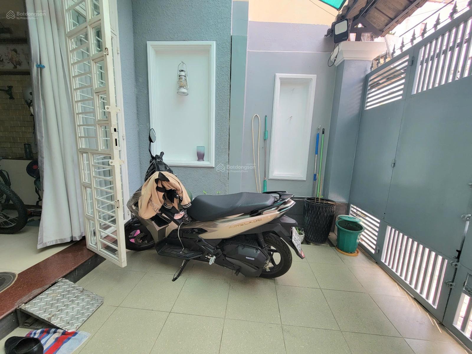 Bán nhà mặt tiền Phú Nhuận 50m2 xe tải đậu cửa 5 tầng pháp lý chuẩn