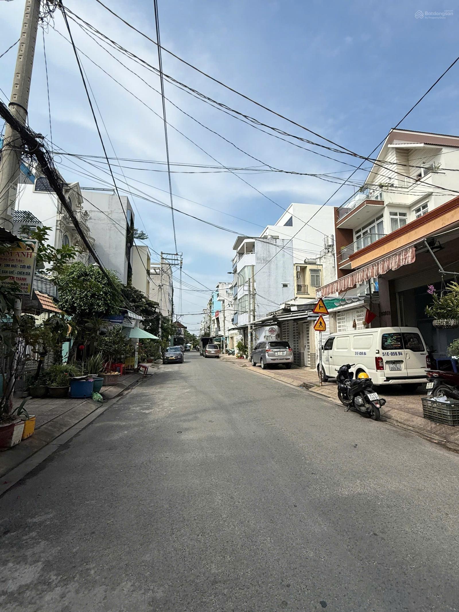 Hẻm 7m đường Tân Hương gần chợ Tân Hương DT 12mx21m cấp 4 giá 29 tỷ