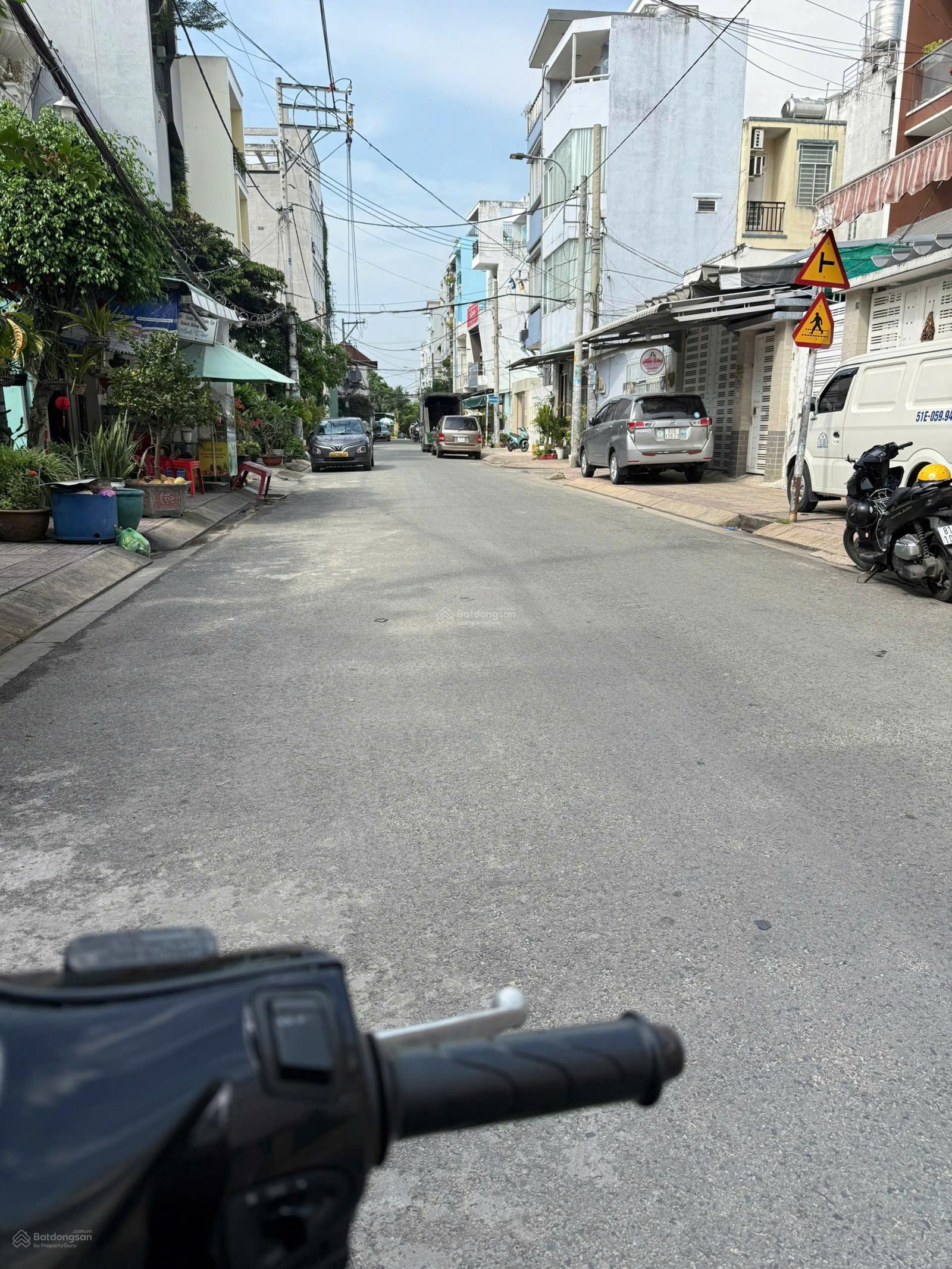 Hẻm 7m đường Tân Hương gần chợ Tân Hương DT 12mx21m cấp 4 giá 29 tỷ