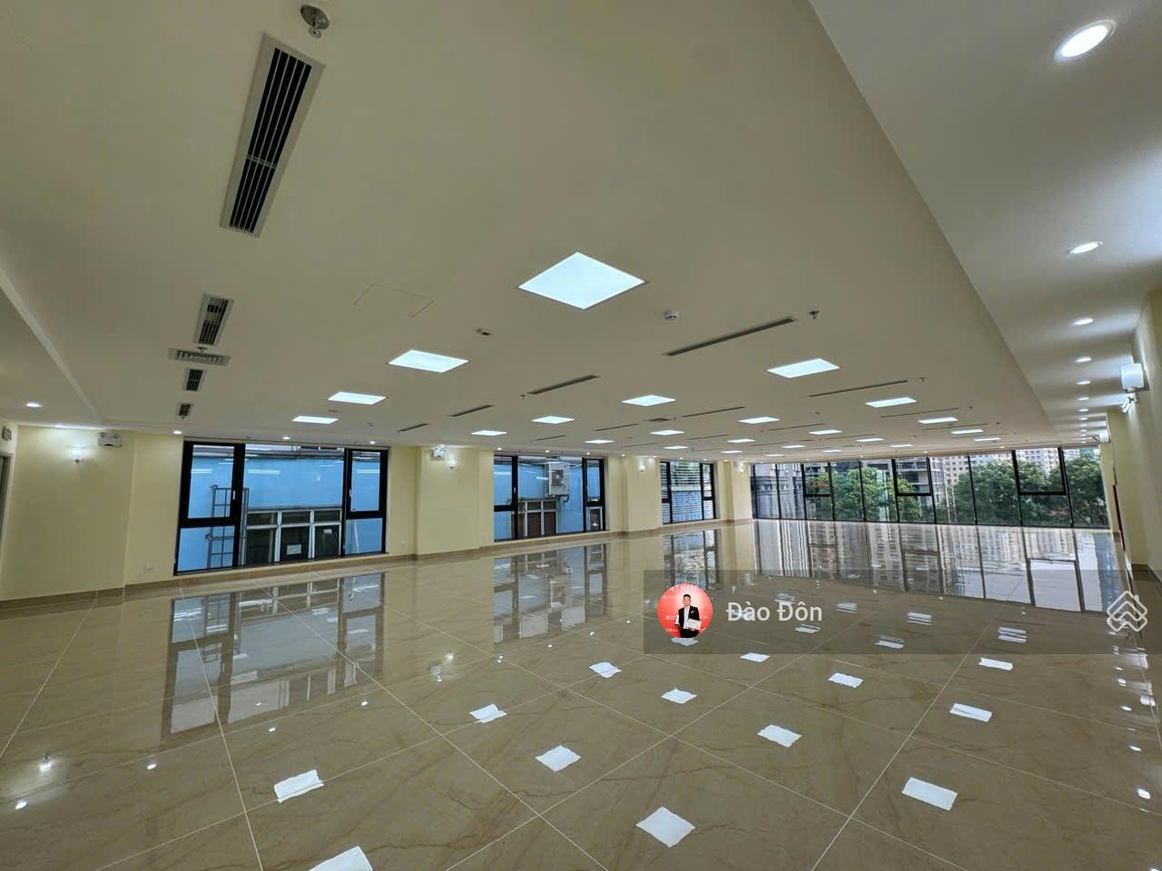 Siêu đẹp, cho thuê nhà mặt phố Khâm Thiên, Đống Đa, DT: 210m x2,5T, MT:6m, Giá thuê: 65 triệu/tháng