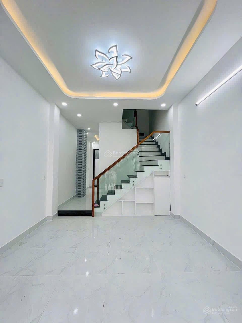 8.5 triệu/tháng - Nhà mới 1 trệt 2 lầu 3 phòng ngủ 3wc Nguyễn Xiển cách Vinhome 2km 8.5 triệu/tháng - Nhà mới 1 trệt 2 lầu 3 phòng ngủ 3wc Nguyễn Xiển cách Vinhome 2km