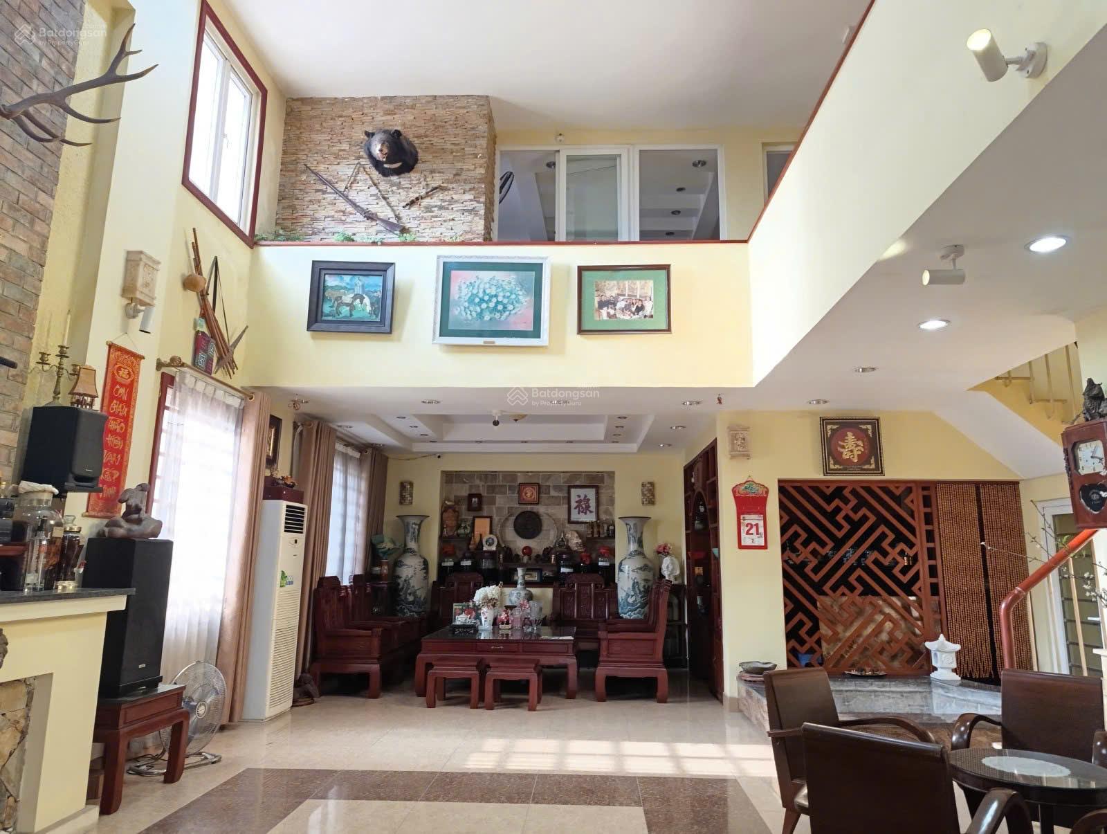 Chính Chủ Bán Nhà Mặt Phố Tư Đình, Long Biên - 5 Tầng, 125m² - Mặt Tiền Rộng - Nhỉnh 32 Tỷ