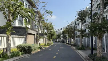 Nhà phố ngang 5m sổ hồng sẵn. Gần hồ. 7,5 tỷ công chứng ngay