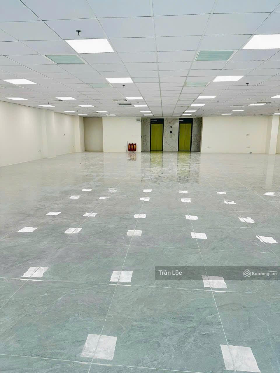 Chính chủ bán tòa văn phòng 8 tầng 1 hầm mặt phố Hoàng Quốc Việt, Nguyễn Khánh Toàn, Cầu Giấy.