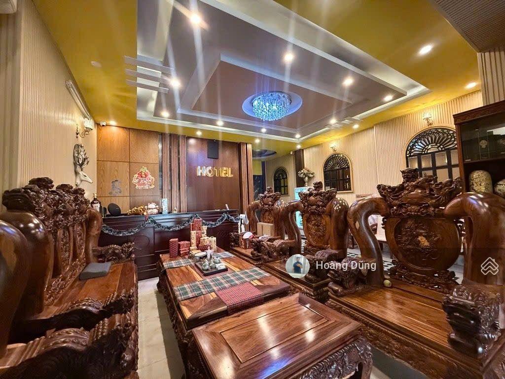 Bán nhà mặt tiền ĐS8 Thống Nhất 200m2 - doanh thu 2,2 tỷ/năm - 5 tầng - thang máy - giá chỉ 38 tỷ