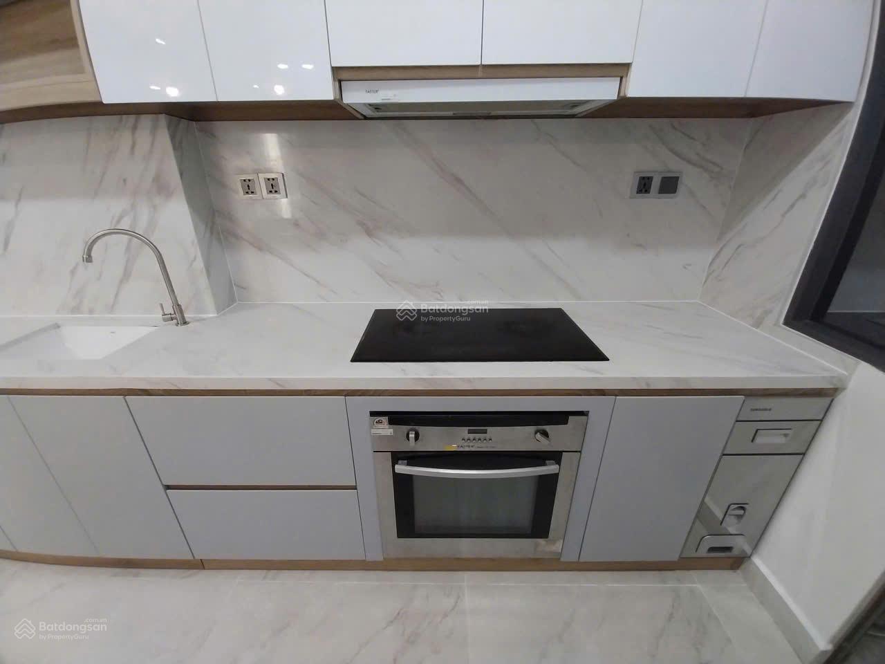 Bán gấp Midtown M7 giá rẻ nhất khu vực - 2 phòng ngủ - nội thất đầy đủ - có ô xe - giá chỉ 9.5 tỷ