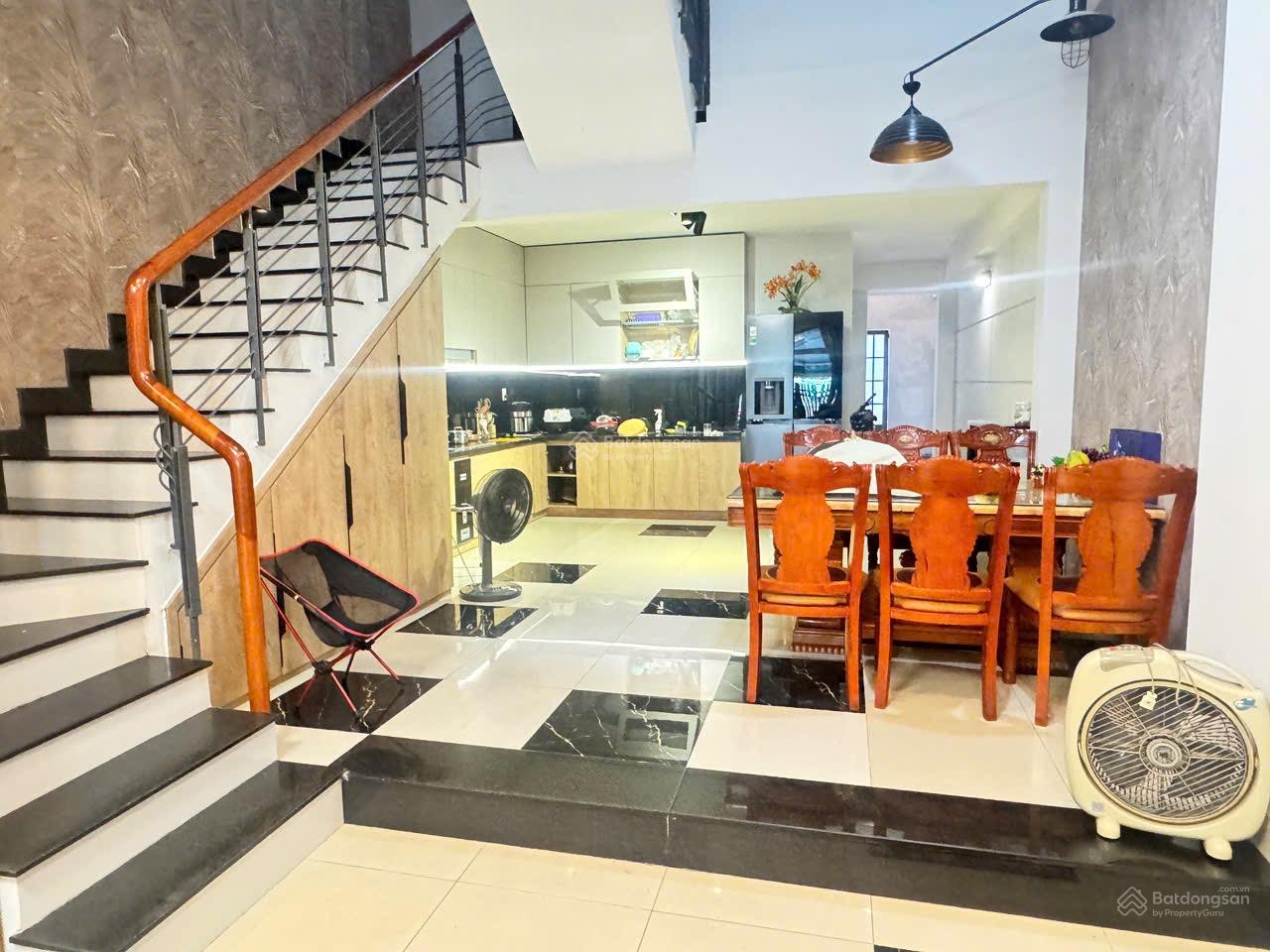 Bán nhà đường 7m5 Phạm Phú Tiết song song Nguyễn Hữu Thọ , LH Tuyết