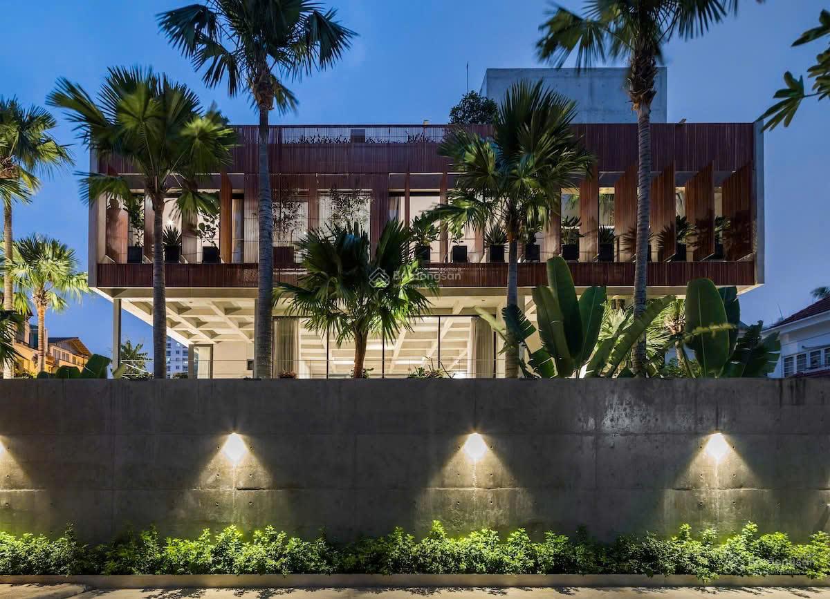 CẦN BÁN SIÊU BIỆT THỰ ĐẸP GẦN XUÂN THỦY, T. ĐIỀN , QUẬN 2, DTCN GẦN 540 M2 GIÁ CHỈ 148 TỶ