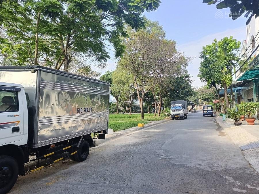 Bán nhà MT ngay công viên đường số KDC Vĩnh Lộc, BHH B, Bình Tân, 90m2, 4 tầng, ngang 6m Bán nhà MT ngay công viên đường số KDC Vĩnh Lộc, BHH B, Bình Tân, 90m2, 4 tầng, ngang 6m