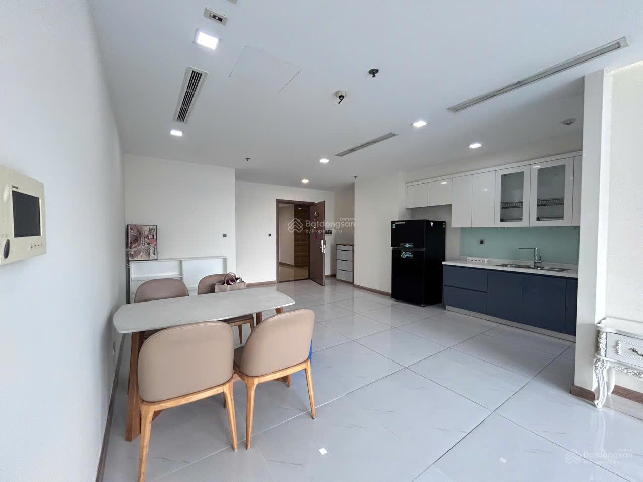 FOR RENT- VINHOMES CENTRAL PARK- 3 BEDROOMS- 32,000,000 VND