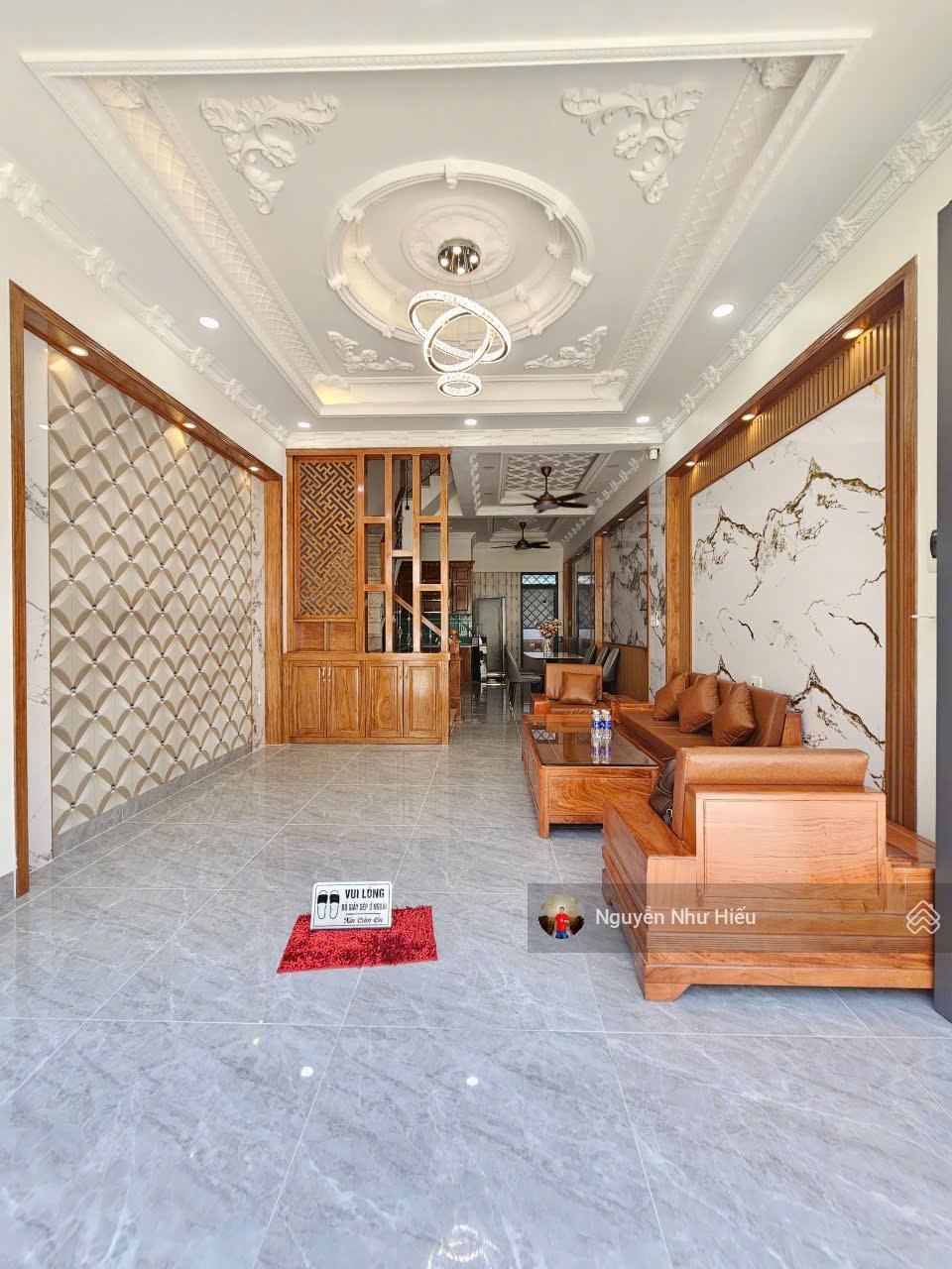 Bán nhà 1 trệt 3 lầu full nội thất KDC Phú Hồng Thịnh 6 gần làng đại học P. Bình An TP. Dĩ An