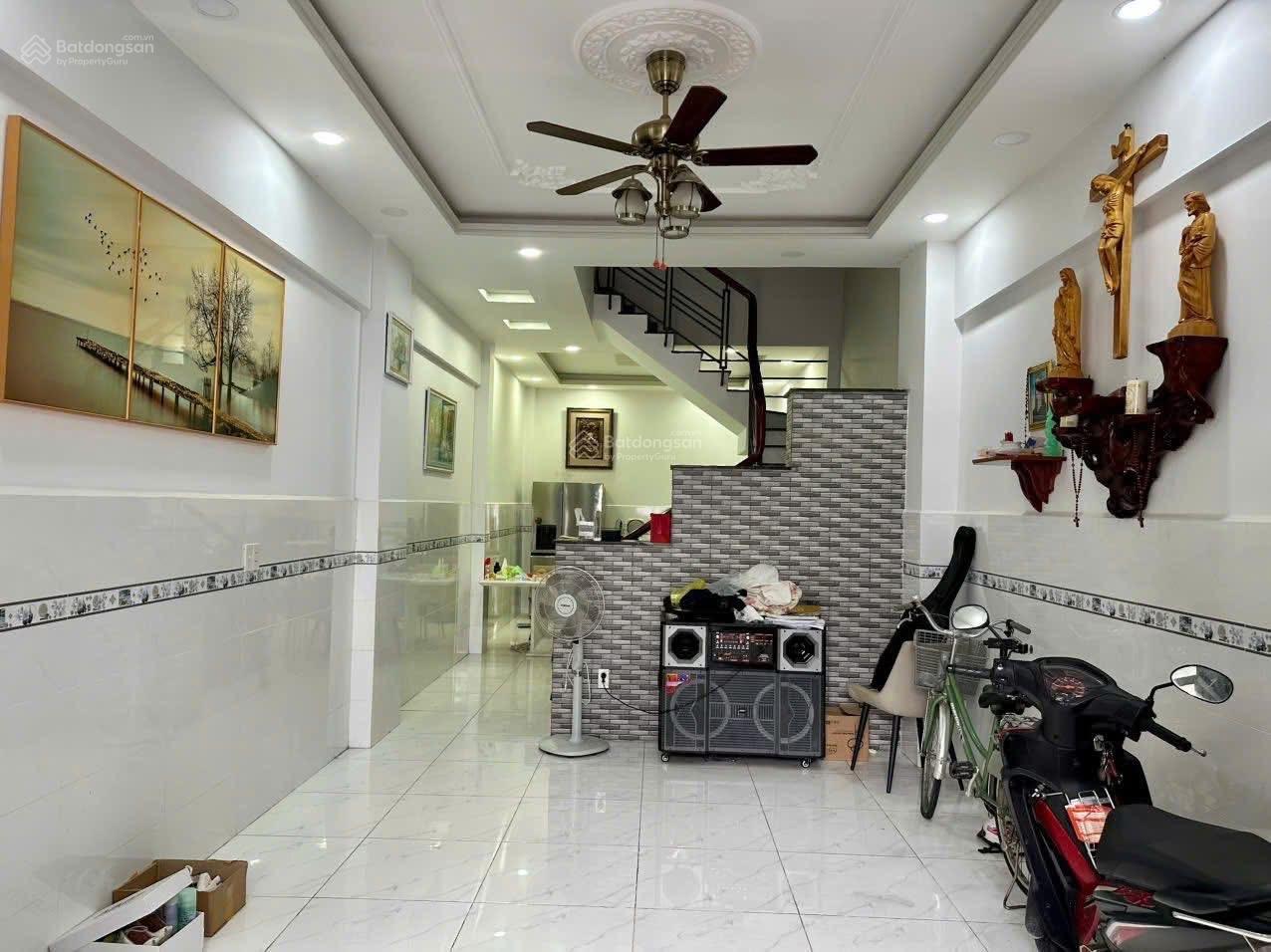 đúc 4 tầng lầu- đi bộ ra siêu thị Emart 2- khu dân trí- đường Phan Huy Ích- gần sân bay