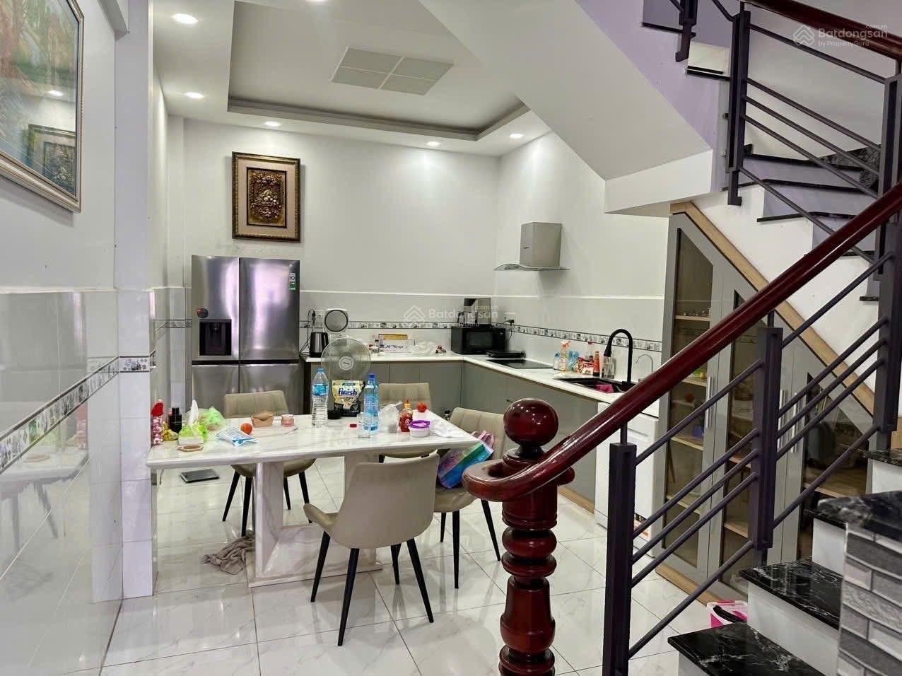 đúc 4 tầng lầu- đi bộ ra siêu thị Emart 2- khu dân trí- đường Phan Huy Ích- gần sân bay