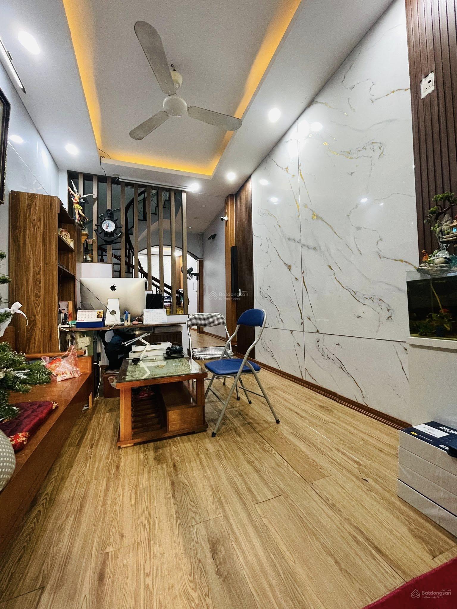 Nhà đẹp Kim Giang khu vực hiếm nhà bán 40m2 4 tầng, ngõ thông kinh doanh giá chỉ 9,6 tỷ