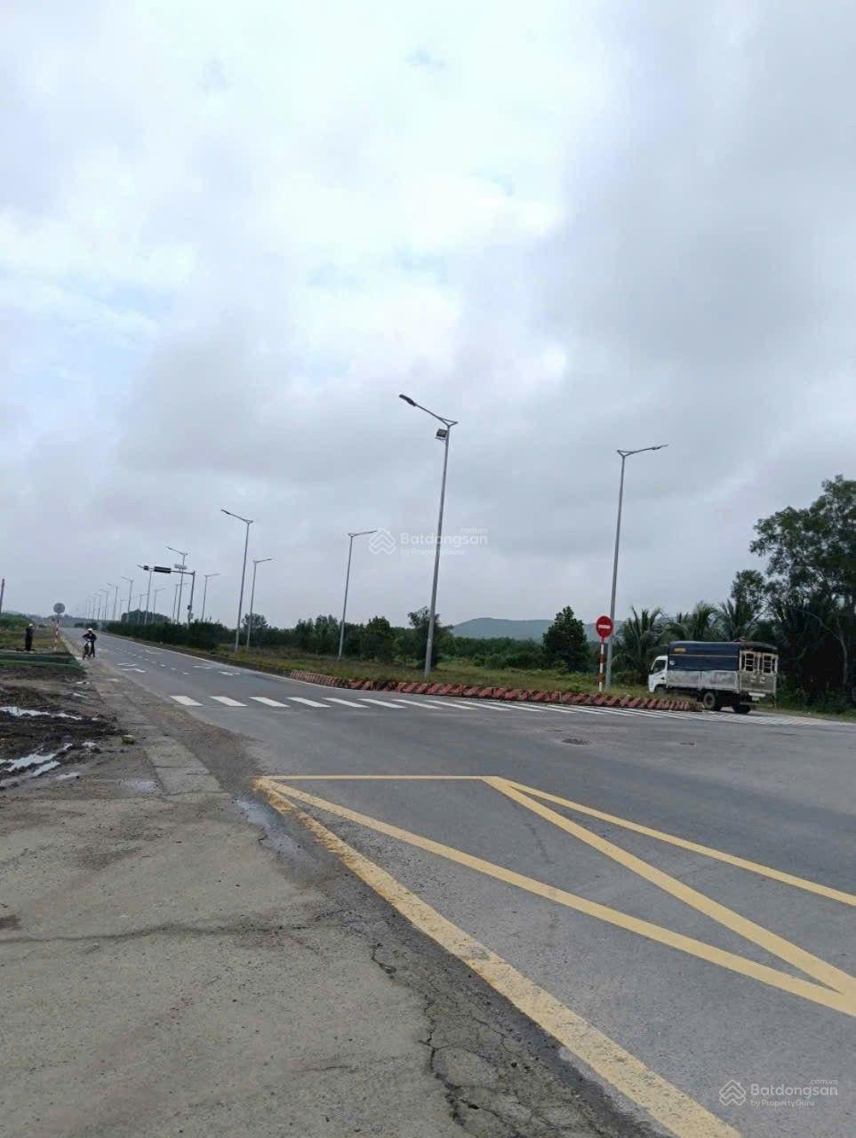 Đất gần nam kỳ khỡi nghĩa, 1000m2 có 400m2 đất ở ngang rộng 30m.