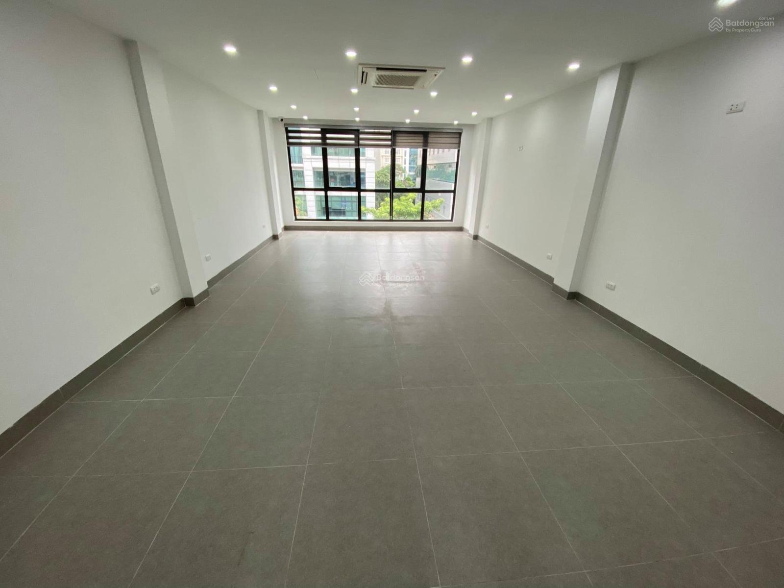 Cần sang nhượng gấp sàn văn phòng 60m2 tại 12 Khất Duy Tiến - Thanh Xuân giá chỉ 10tr/tháng