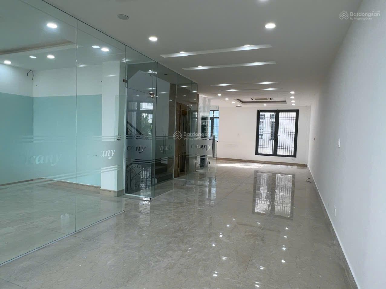 Cho thuê nhà làm văn phòng tại Him Lam Kênh Tẻ giá 90tr/th