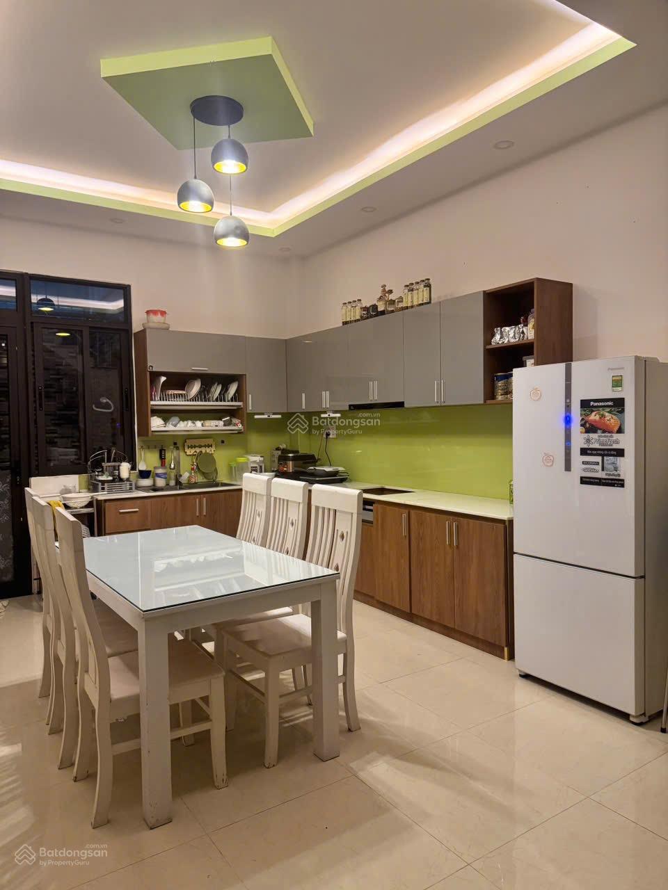 Cần tiền bán gấp nhà khu đô thị Vĩnh Điềm Trung thuận tiện vừa ở vừa kinh doanh. Sổ đỏ hoàn công