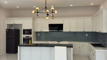 Cho Thuê Nguyên Căn Biệt Thự Góc 2 Mặt Tiền - 250m2 Trệt 2 Lầu - 4Pn Full nội thất .