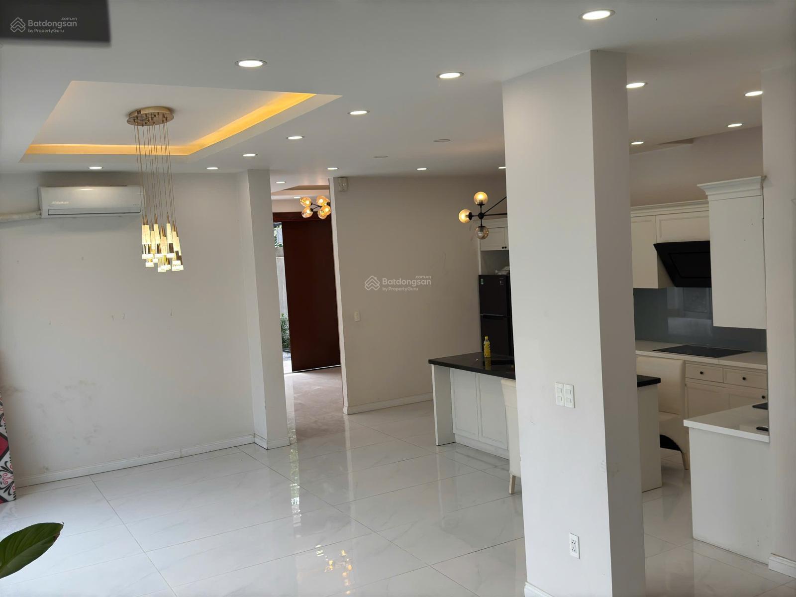 Cho Thuê Nguyên Căn Biệt Thự Góc 2 Mặt Tiền - 250m2 Trệt 2 Lầu - 4Pn Full nội thất .