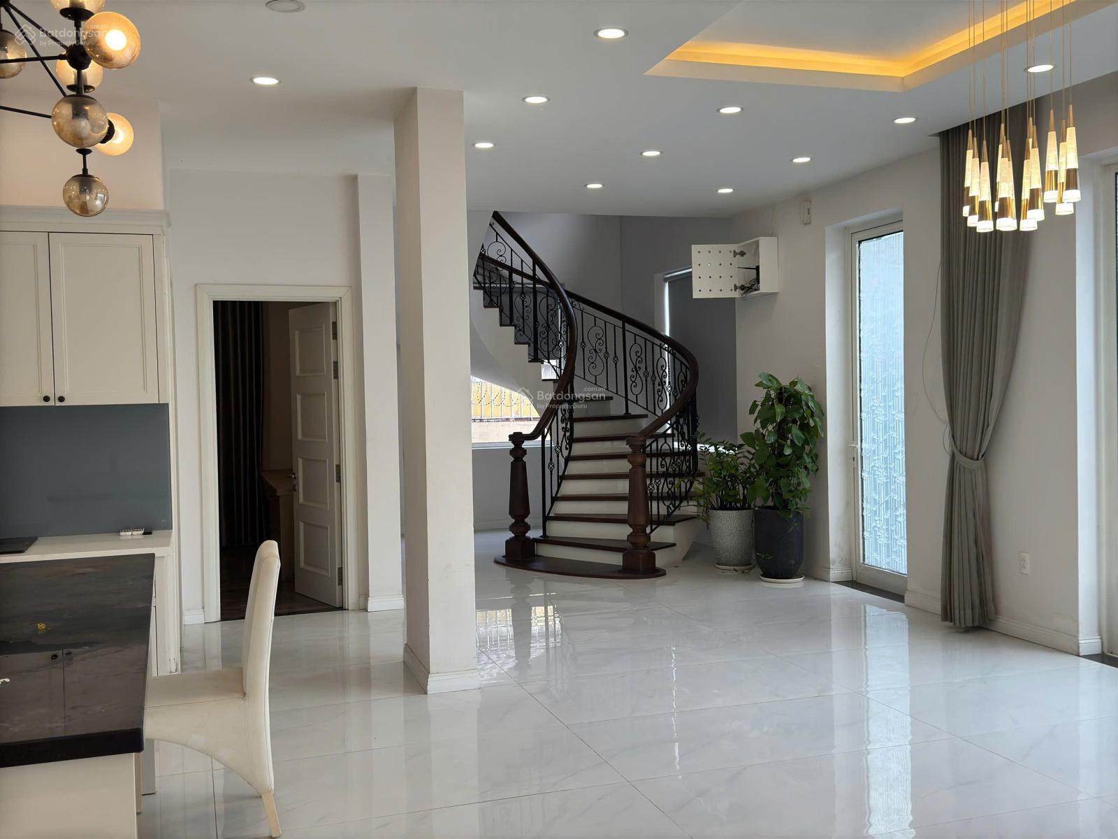 Cho Thuê Nguyên Căn Biệt Thự Góc 2 Mặt Tiền - 250m2 Trệt 2 Lầu - 4Pn Full nội thất .