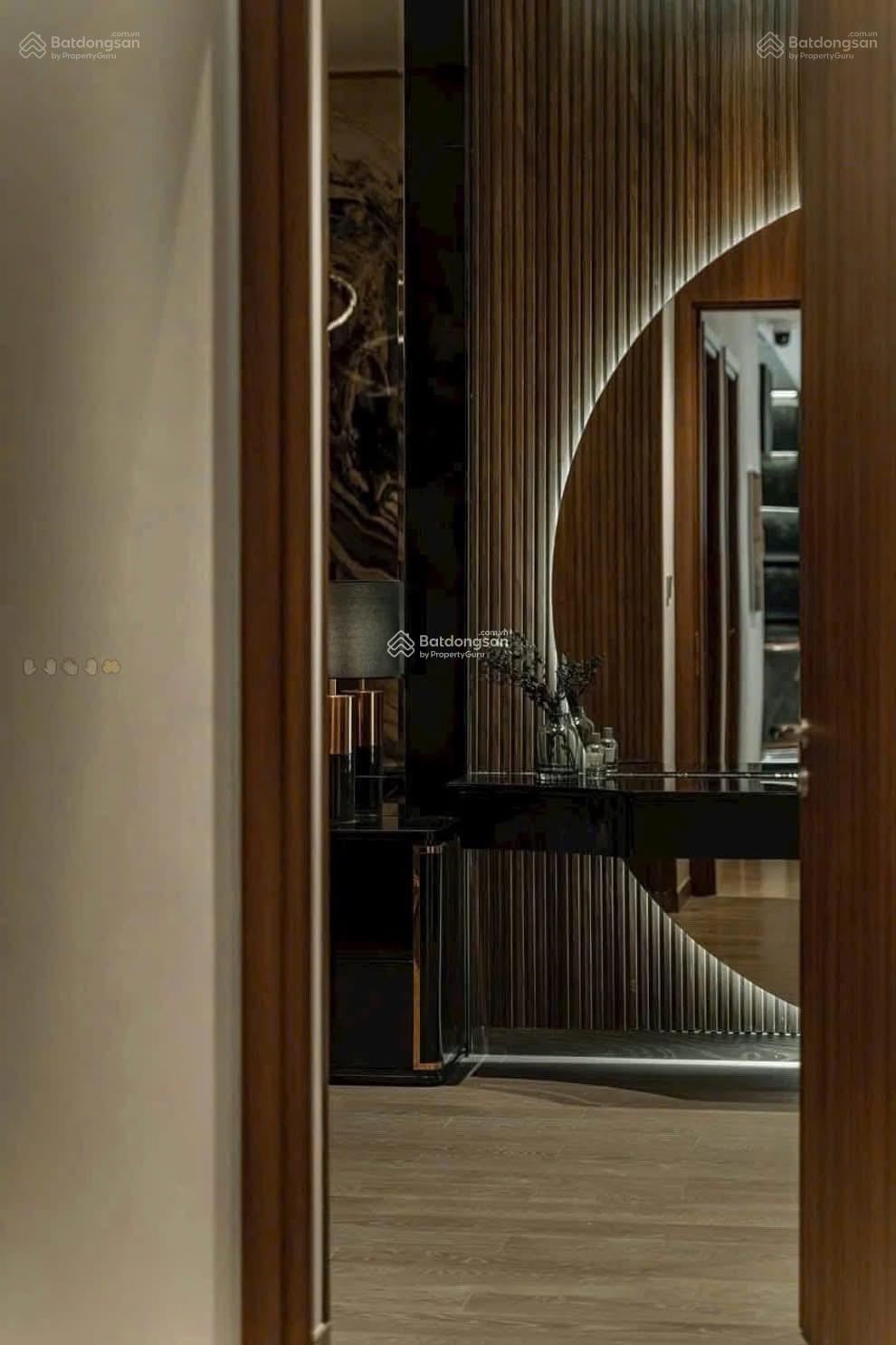 Bán CC The Gold View, giá cực chất 7,8 tỷ, 90m2 view đẹp LH 0907 749 ***