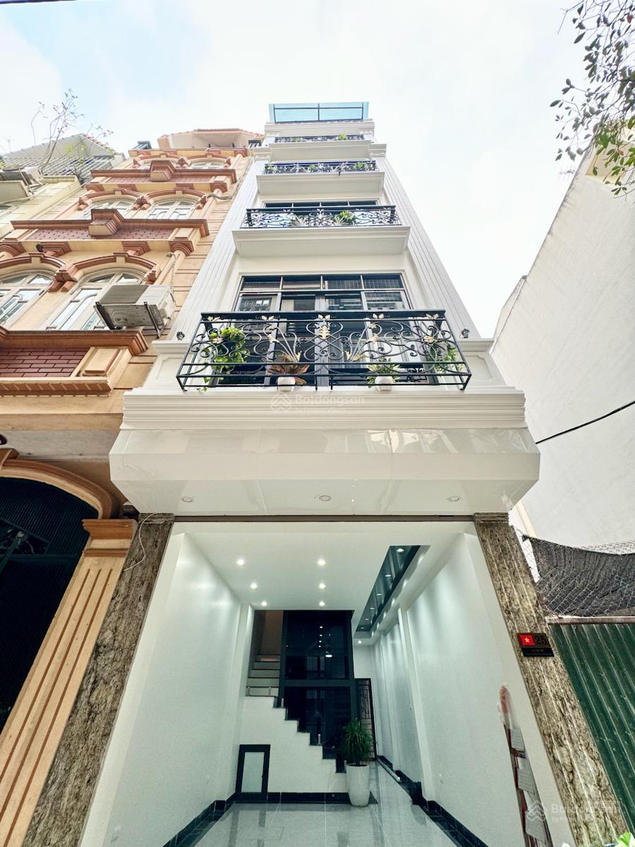 Bán nhà hồ Đầm Hồng 50m2 x 6 tầng nhà mới cứng, khu vực toàn quan chức, nhà cạnh hồ mát mẻ