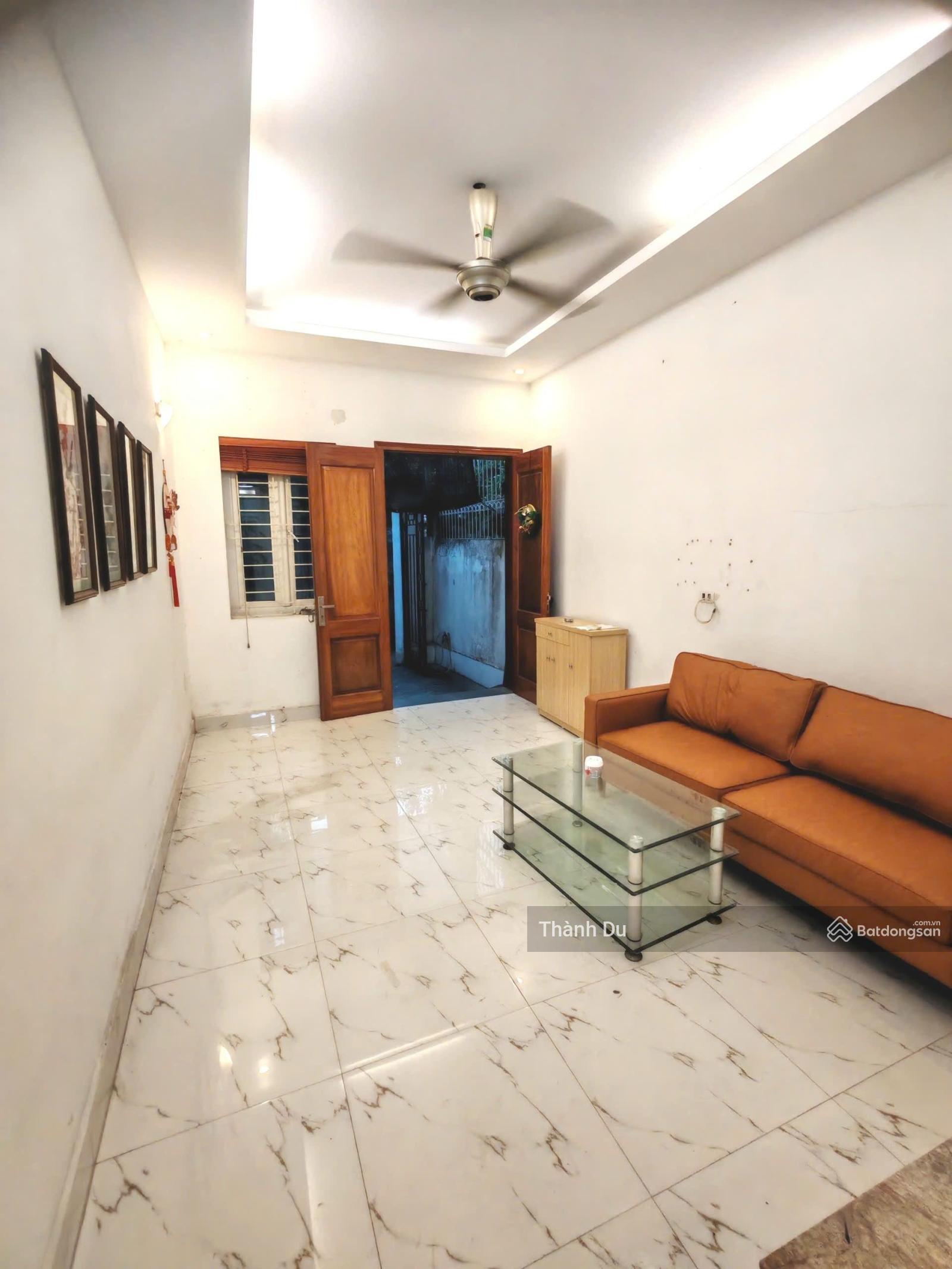 Cho thuê nguyên căn nhà - Bồ Đề - Hồng tiến giá 11 triệu/ tháng 64m2 x 3 tầng Cho thuê nguyên căn nhà - Bồ Đề - Hồng tiến giá 11 triệu/ tháng 64m2 x 3 tầng