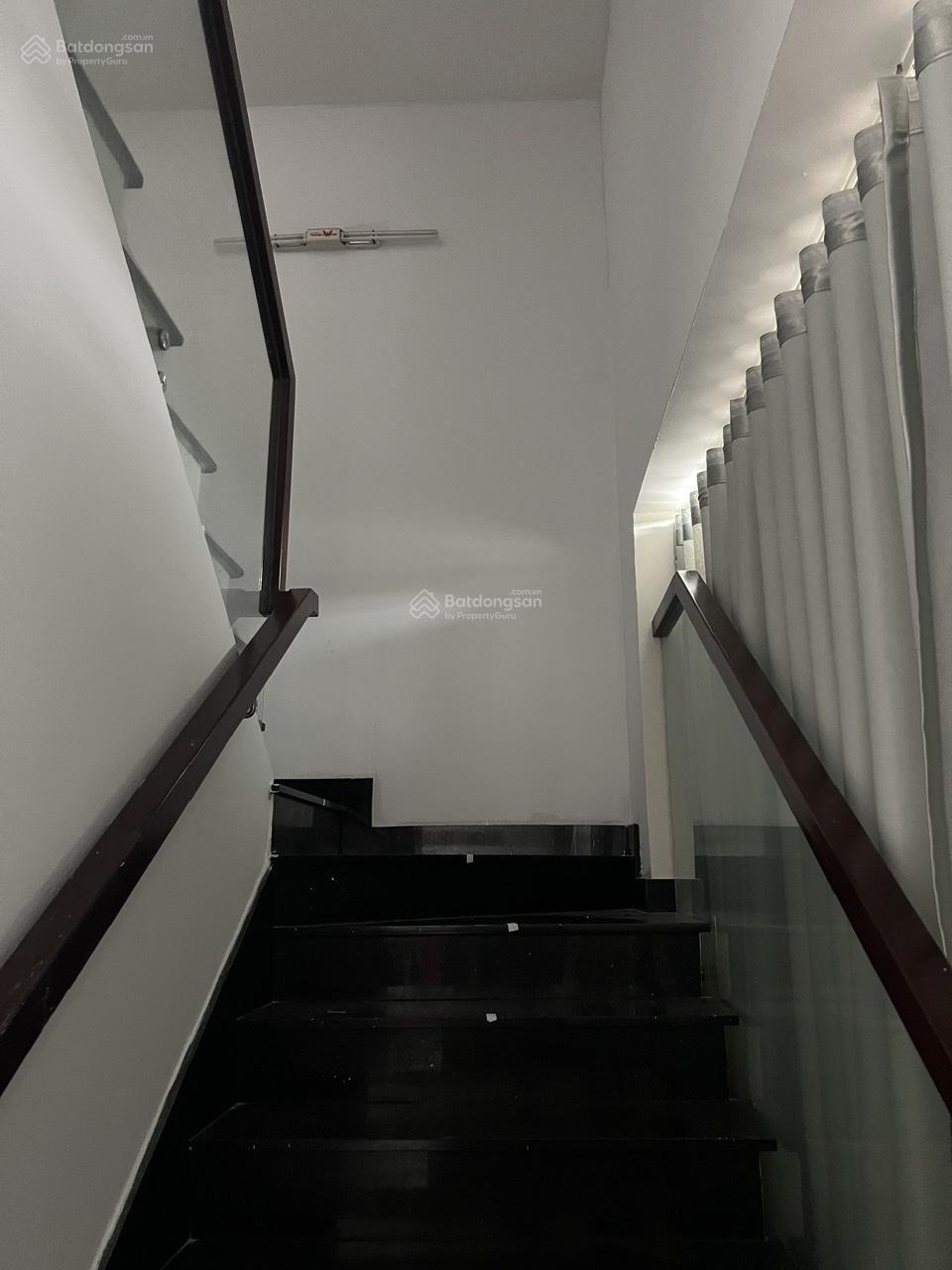 Chính chủ. Nhà 1 trệt 2 lầu sân thượng. Thống Nhất P10 GV. DT 4.3 x 15m. Giá 7.5 tỷ TL