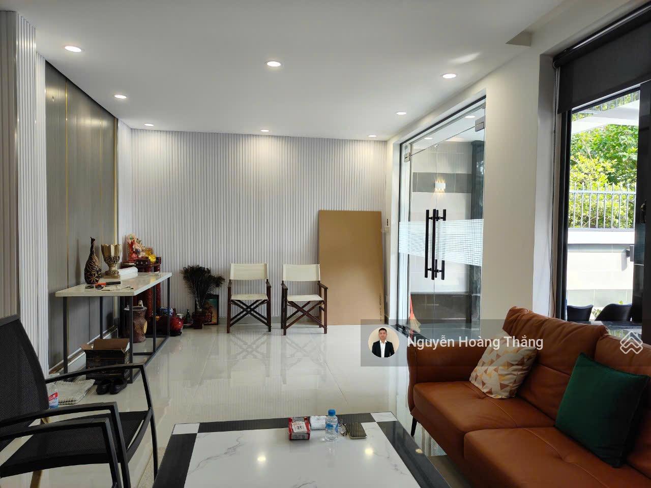 Cho thuê biệt thự 70tr/th 5PN full nội thất luxury, Q.2 - 550m2 sàn, vào ở ngay LH 0936 890 ***