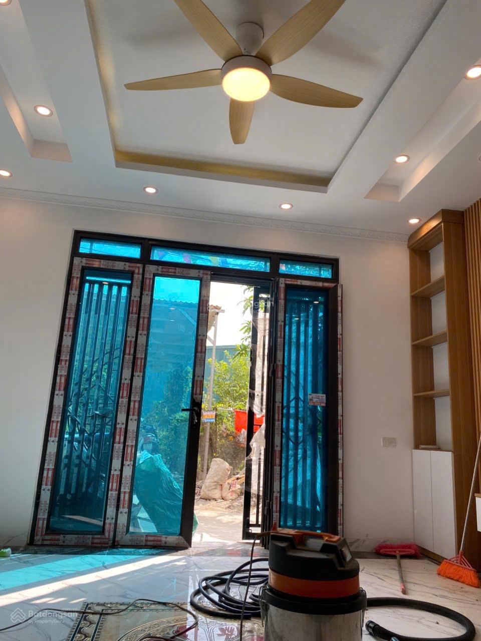 Đông La 48m2 xây mới 3T. Ô tô cách 10m. Full nội thất. Giá 4,9 tỷ Đông La 48m2 xây mới 3T. Ô tô cách 10m. Full nội thất. Giá 4,9 tỷ