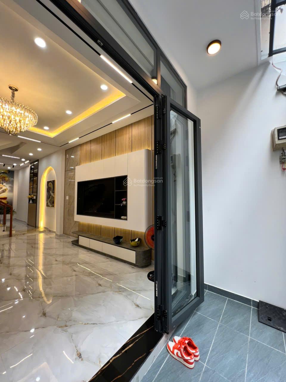 (New) giáp ĐH Bách Khoa Q. 10 - HXH 5m - siêu phẩm nhà đẹp 3 tầng - 61m2 ngang 4.4m - 4PN - 12.5 tỷ