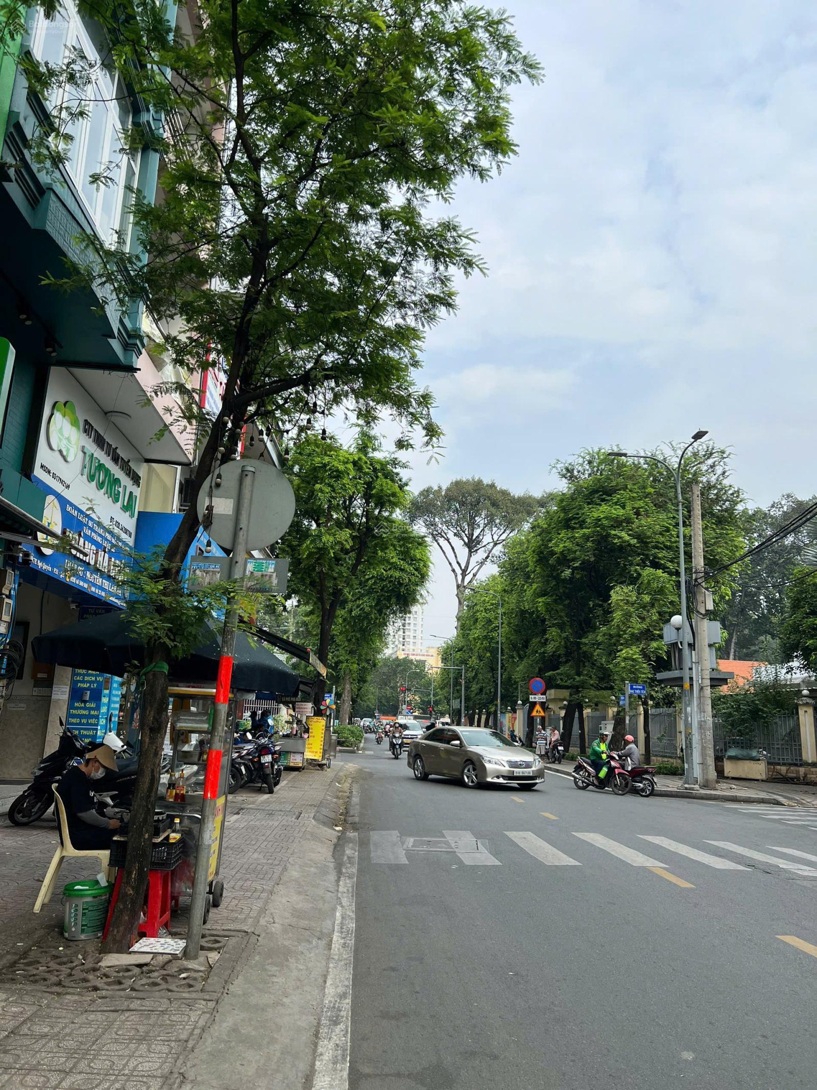 Duy nhất căn nhà 2 mặt tiền Ngô Quyền, Quận 5 gần BV Chợ Rẫy: DT 80m2 (4x20m); 4 Tầng. HĐT 60 tr/th