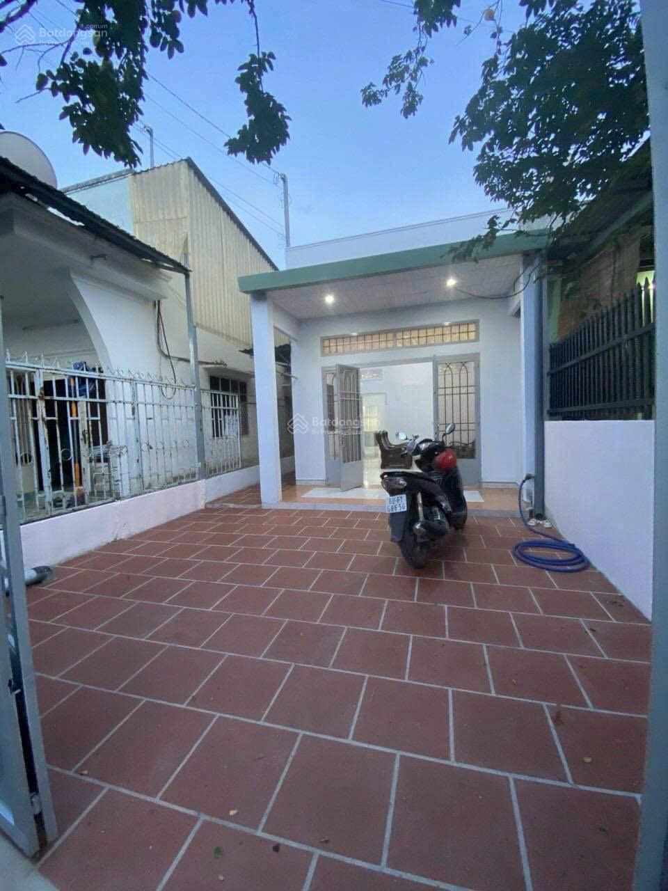 Bán nhà rộng (DT: 110m2 - ngang 5m x 22m) sổ riêng thổ cư 100% đường oto P. Bửu Hoà. Giá chỉ 2,6 tỷ