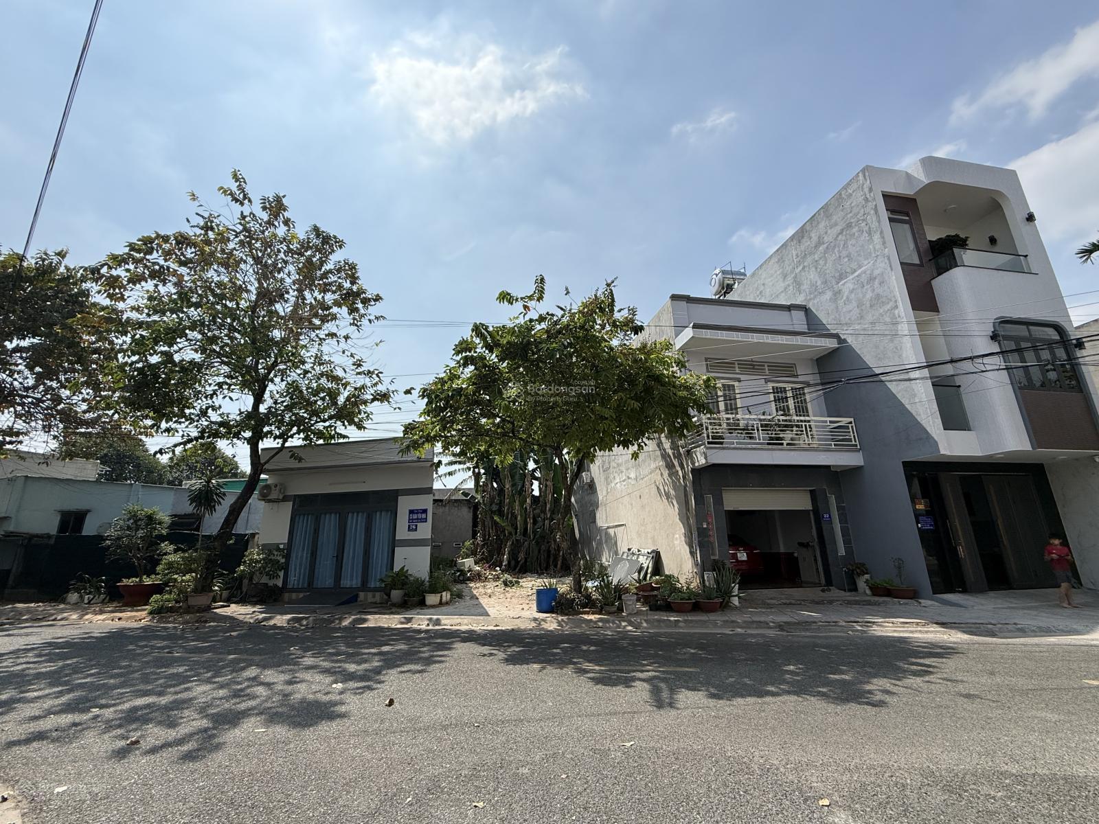 Đất trung tâm thành phố Bà Rịa 83m2, đối diện bán 4.2 tỷ, lô này bán chỉ 2.9 tỷ thôi anh chị