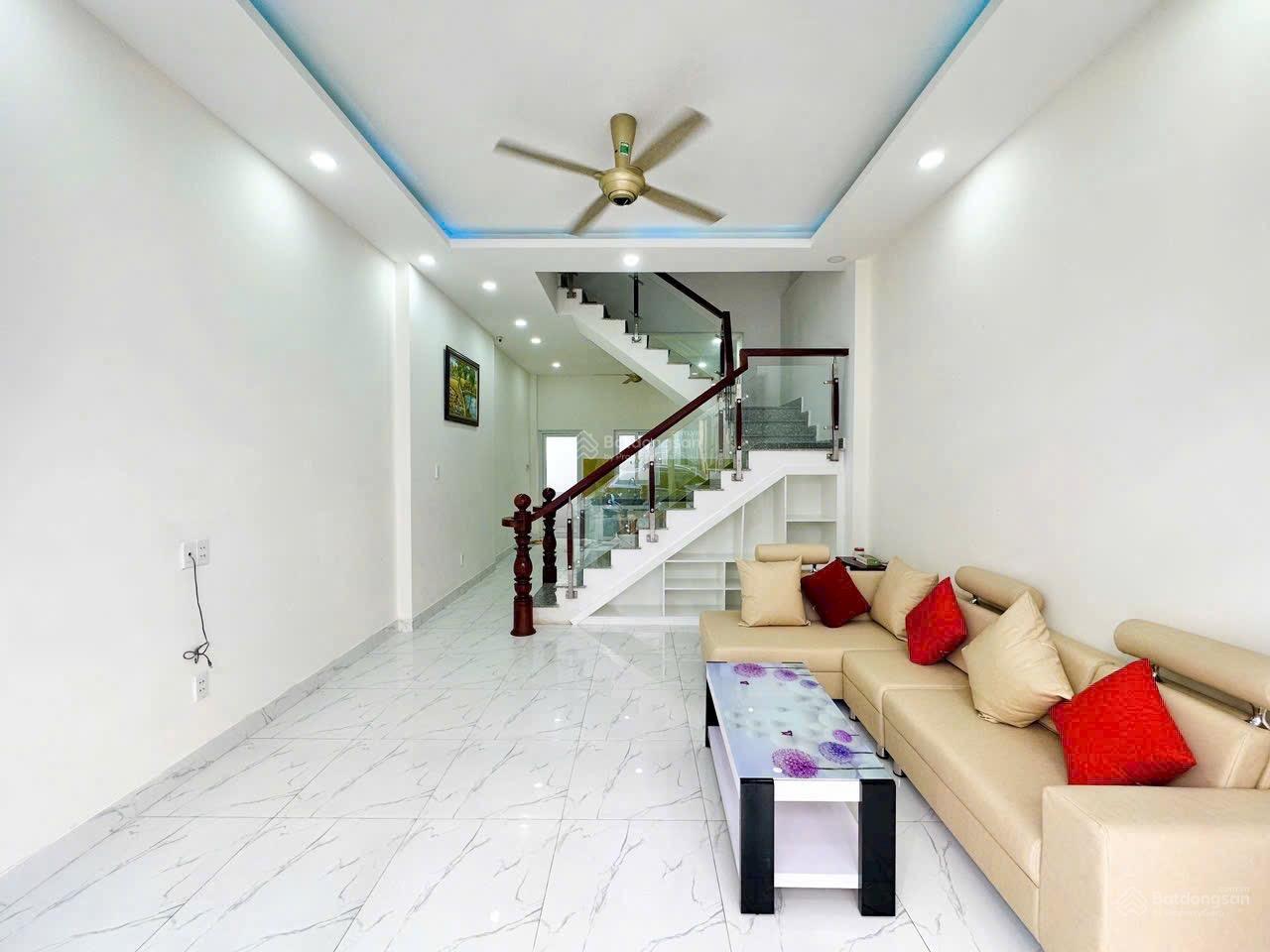 Hót! Bán gấp nhà đẹp 4 tầng 4.3x11.5m, 5.1tỷ đường xe hơi KDC Sài Gòn Mới Huỳnh Tấn Phát, TT Nhà Bè Hót! Bán gấp nhà đẹp 4 tầng 4.3x11.5m, 5.1tỷ đường xe hơi KDC Sài Gòn Mới Huỳnh Tấn Phát, TT Nhà Bè