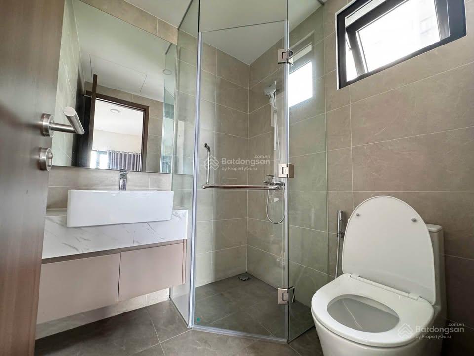 Bán căn hộ chung cư Hoàng Kim Thế Gia, 2,8 tỷ, 66m2, 2PN + 2WC, liên hệ 0949 200 *** Vân Anh